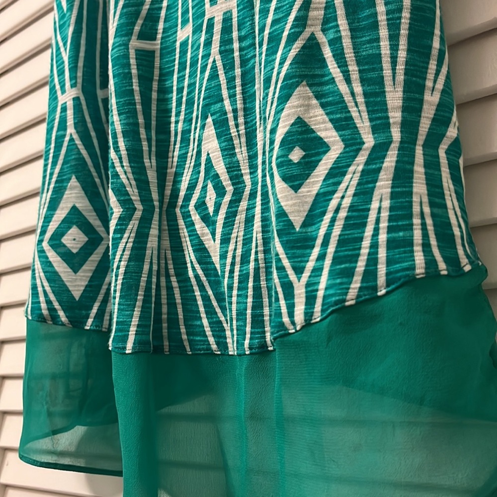 Open back patterned tank top - Picture 4 of 9